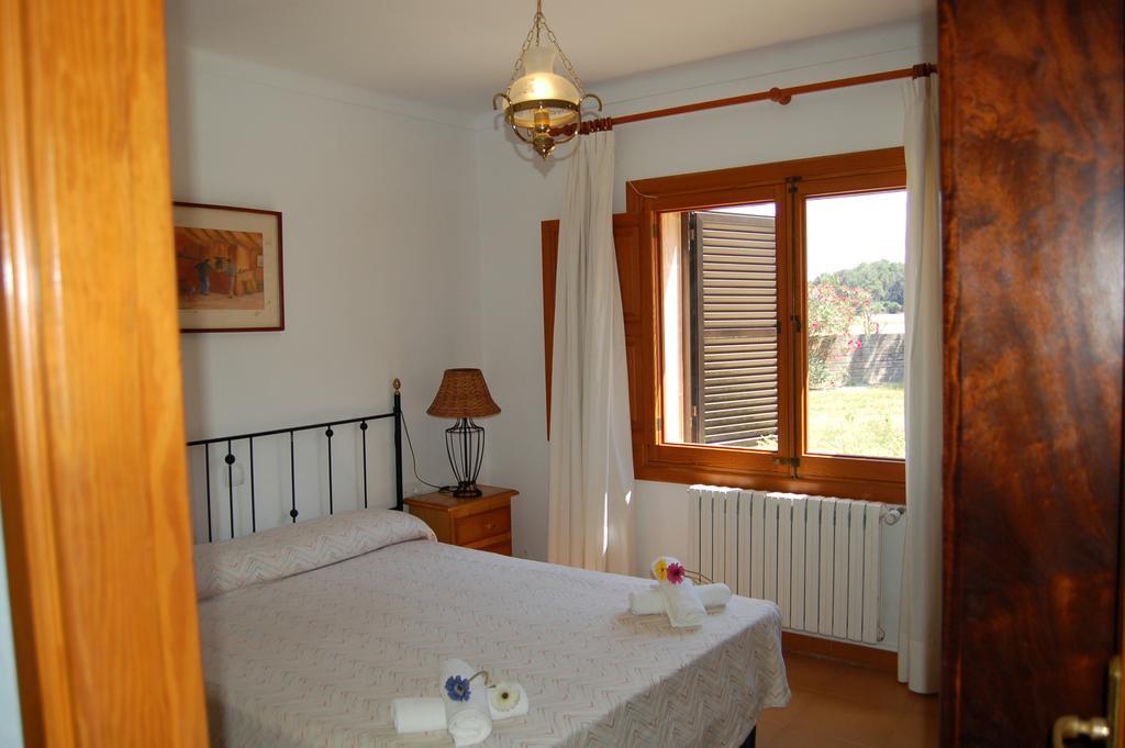 Private Villas Puerto Pollensa For Family Groups, Private Mountain Ideal For Runners, Trailers, Hikers, It Is Approximately 3 Minute Walk From The Beach Szoba fotó